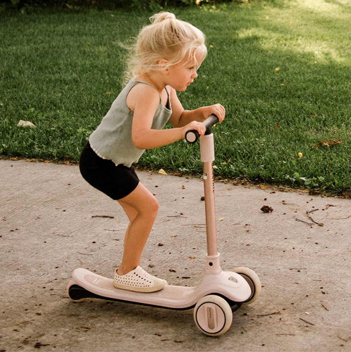 BEIESTATE 2-in-1 Aesthetic Foldable Scooter for Ages 1-8